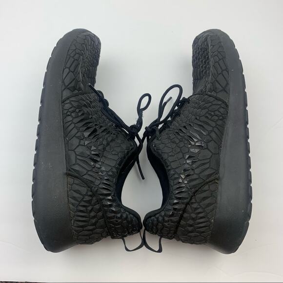Nike Women's Roshe One DMB Triple Black Sneakers - Picture 6 of 9